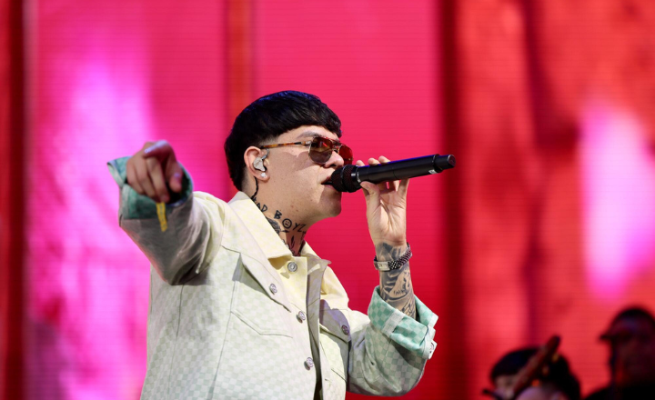 Junior H insta , facebook